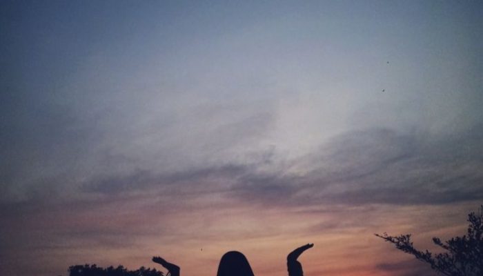 Perempuan di Balik Layar