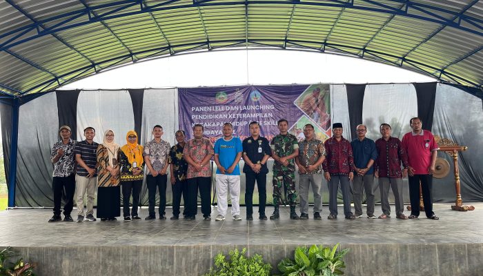 SMPN 1 Todanan Panen Lele dan Tanamkan Life Skill