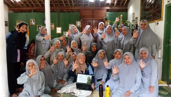 Dukung Ketahanan Pangan, KKN UIN Walisongo MIT 121 Adakan Seminar Edukasi Kompos EM4 dan Pekarangan Produktif