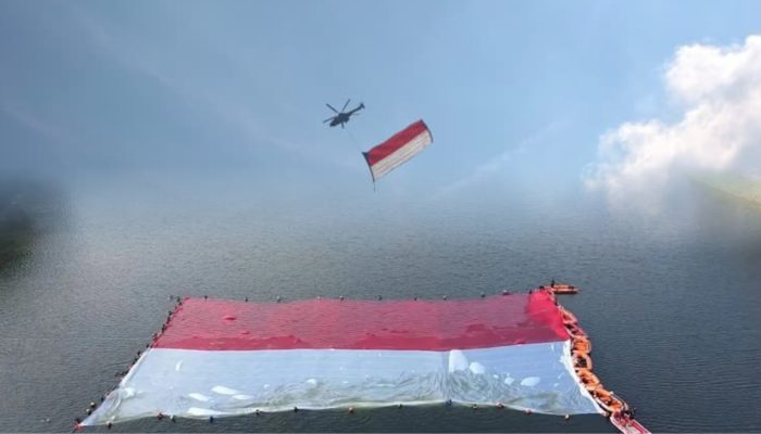 Merah Putih Membentang di Langit dan Air: Perayaan Unik HUT ke-80 RI di Situ Gintung