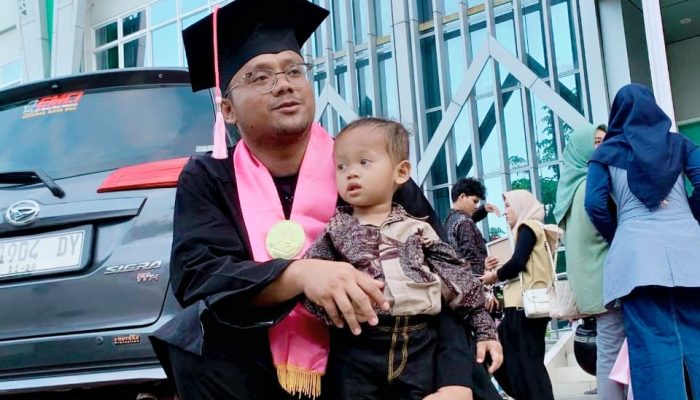 Dari Logung ke Panggung Akademik: Doktor yang Lahir dari Pelosok Rembang