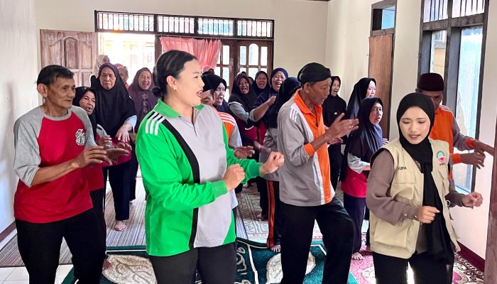 Dukung Program Integrasi Layanan Primer (IPL) Kemenkes: Mahasiswa KKN UIN Walisongo Dampingi Kegiatan Senam Bugar Lansia