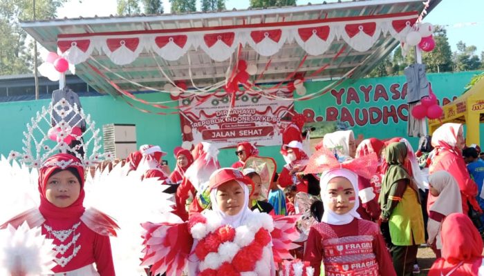 MI Ar-Raudhotun Nur Semarakkan HUT ke-80 RI dengan Jalan Sehat Bertajuk ”Pererat Ukhuwah dan Wujudkan Panca Cinta”