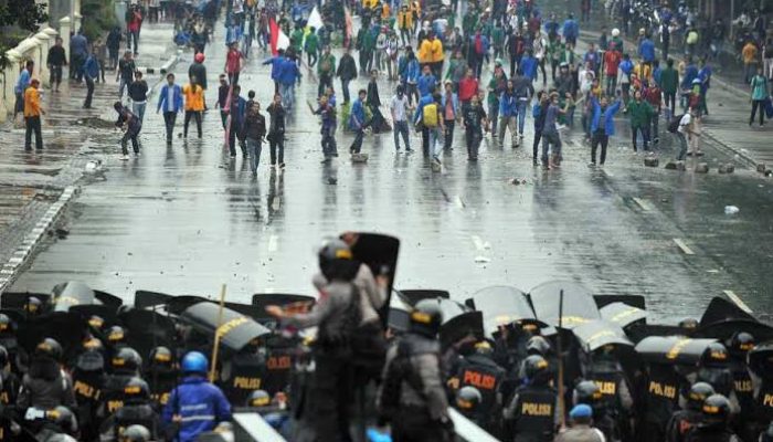 Perang Hari Ini: Antara Rakyat dengan Rakyat