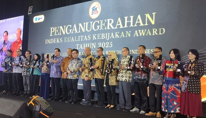 Kemendikdasmen Raih Penghargaan Indeks Kualitas Kebijakan Tahun 2025 Kualifikasi Unggul