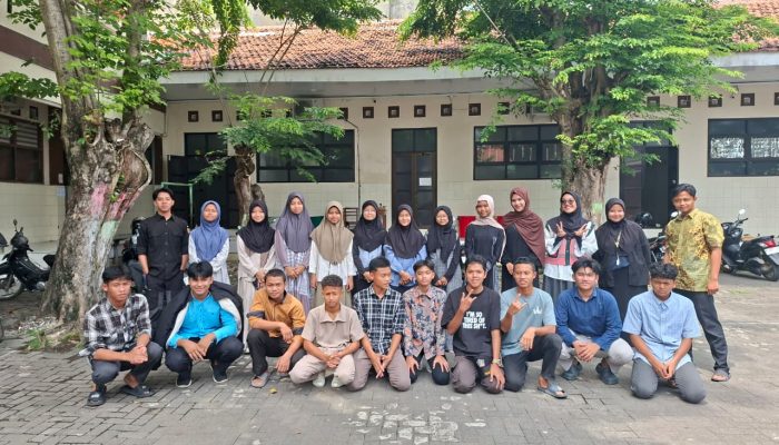 Di Bawah Langit Hujan, Semangat Itu Ditempa