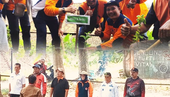 Penanaman Pohon Buah Jadi Upaya Kurangi Risiko Longsor di Rembang