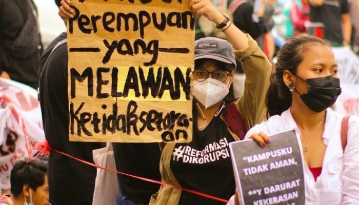 Sampai Bila Gairah Predatorik Mengintip di Balik Bilik?