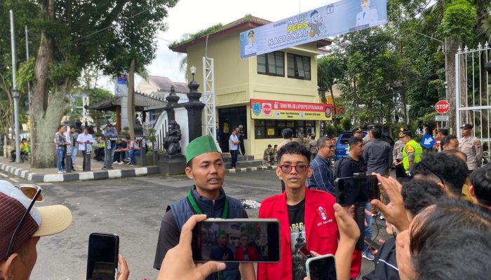 Aliansi Mahasiswa Salatiga Gelar Aksi Evaluasi Satu Tahun Kepemimpinan Robby