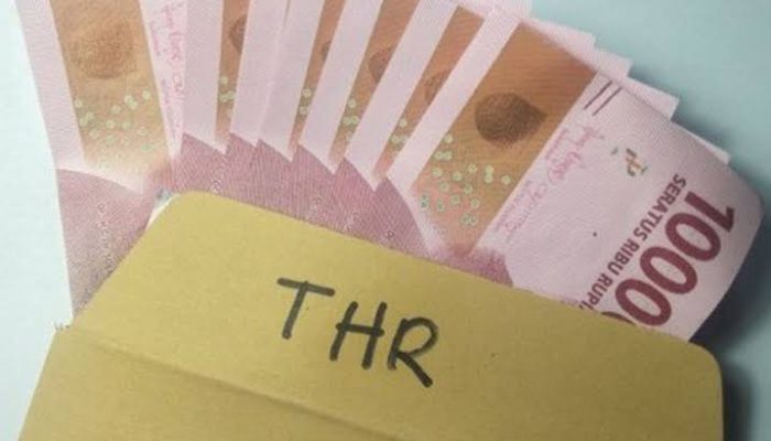 Fenomena Bagi-bagi THR Sebelum Lebaran