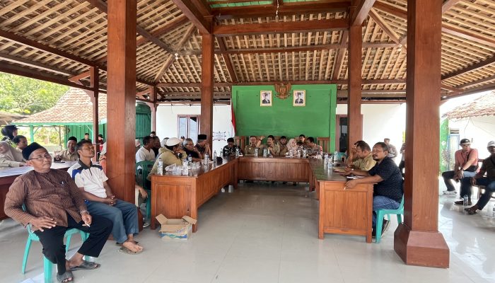 Sempat Memanas, Audiensi Masyarakat dan Pemerintah Desa Sumber Berakhir Damai