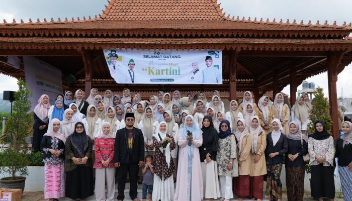 Korps HMI-Wati (Kohati) Badko HMI Jawa Tengah–D.I. Yogyakarta memperingati Hari Kartini Tahun 2026 dengan mengusung tema “Kartini Menulis: Literasi sebagai Jalan Kesadaran, Ekspresi, dan Gerakan Perempuan.”
