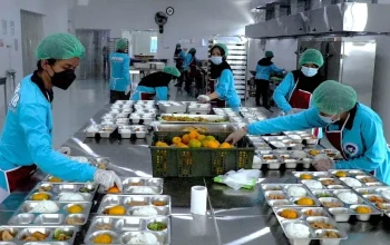 ADA BURUH YANG KELAPARAN, DIBALIK SANTERNYA ALIRAN PROYEK BGN