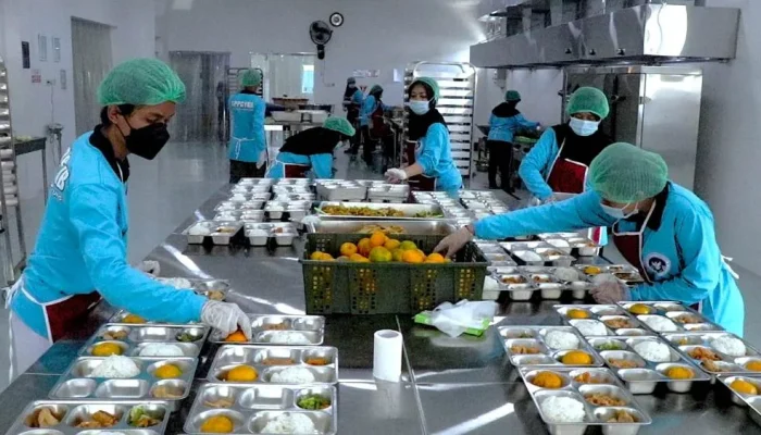 ADA BURUH YANG KELAPARAN, DIBALIK SANTERNYA ALIRAN PROYEK BGN