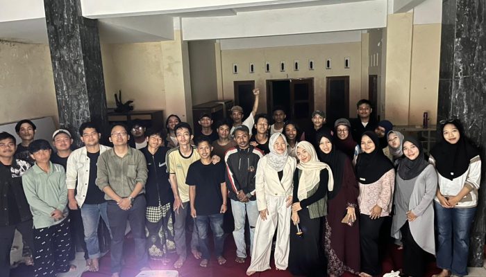 HMI Se-lingkup Korkom Walisongo Sukses Gelar Nobar Pesta Babi