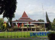 Jumat Tanpa Kampus: Efisien atau Justru Mengurangi Kehidupan Mahasiswa UNS?