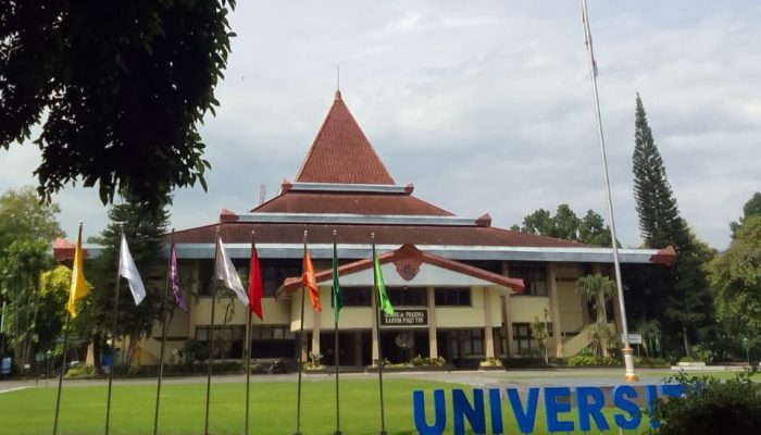 Jumat Tanpa Kampus: Efisien atau Justru Mengurangi Kehidupan Mahasiswa UNS?