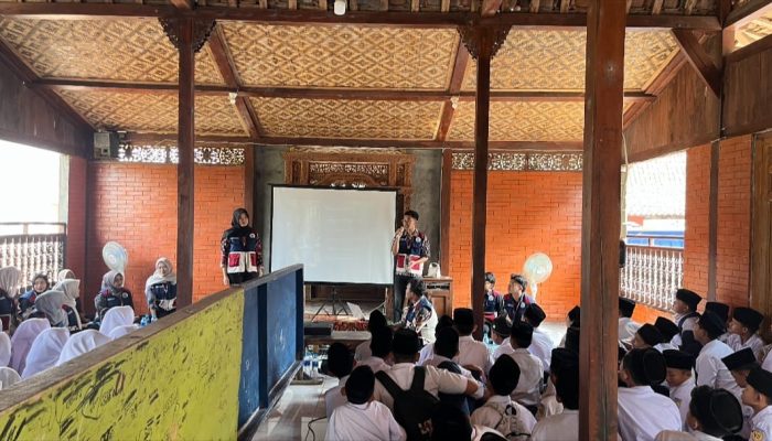 Tim KKN Kelompok 39 Universitas PGRI Semarang Gelar Sosialisasi Anti Narkoba di Ponpes Usmaniyyah Ngemplak