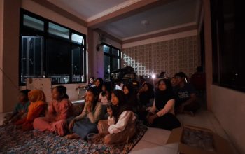 KKN Posko 210 Ajak Anak-Anak Nonton Film Edukasi, Belajar Nilai Moral melalui Nusa & Rara The Movie