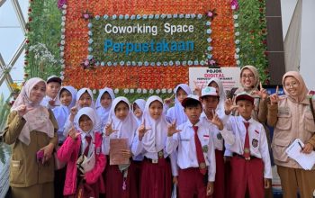 Bukan Sekadar Membaca, Siswa MIS Ar-Raudhotun Nur Menyelami Sejarah Garut di Perpustakaan Umum Kabupaten Garut