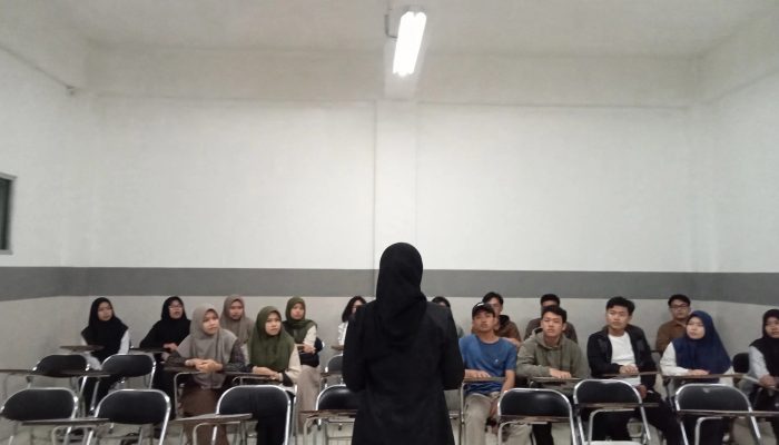 Kenapa Kita Suka Tiba-Tiba Ngeblank Saat Berbicara di Depan Banyak Orang?